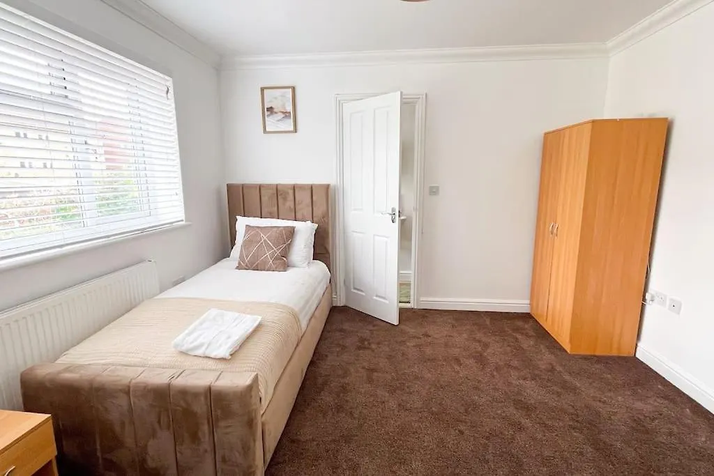 Luxury 4-Bed House In Dagenham, United Kingdom Villa Dagenham