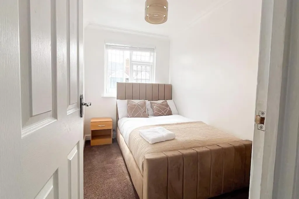 Holiday home Luxury 4-Bed House In Dagenham, United Kingdom Villa