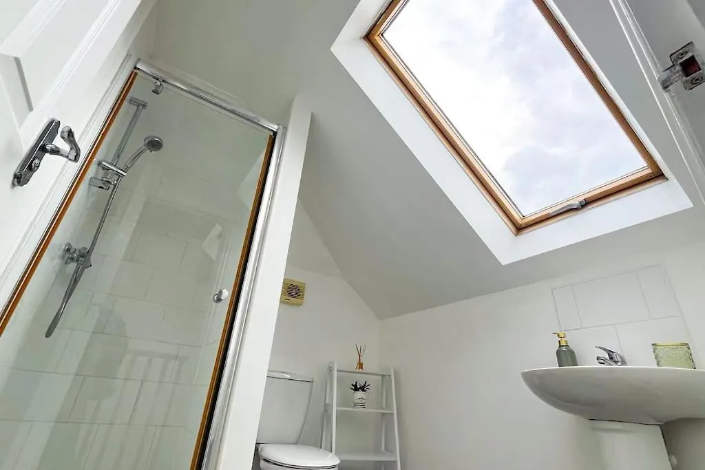 Luxury 4-Bed House In Dagenham, United Kingdom Villa United Kingdom