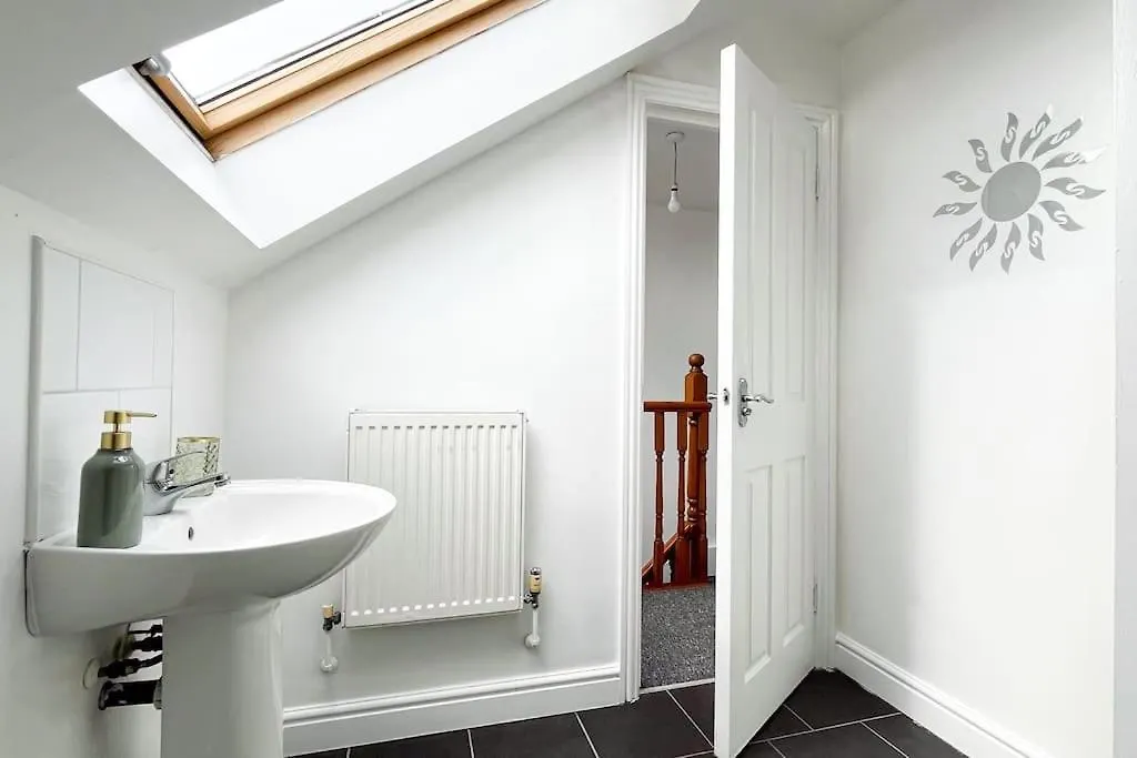 Luxury 4-Bed House In Dagenham, United Kingdom Villa Holiday home