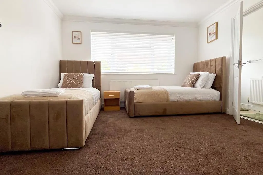 Holiday home Luxury 4-Bed House In Dagenham, United Kingdom Villa