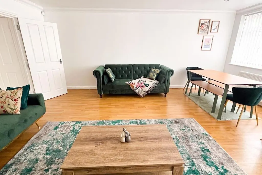 Luxury 4-Bed House In Dagenham, United Kingdom Villa 0*, Dagenham