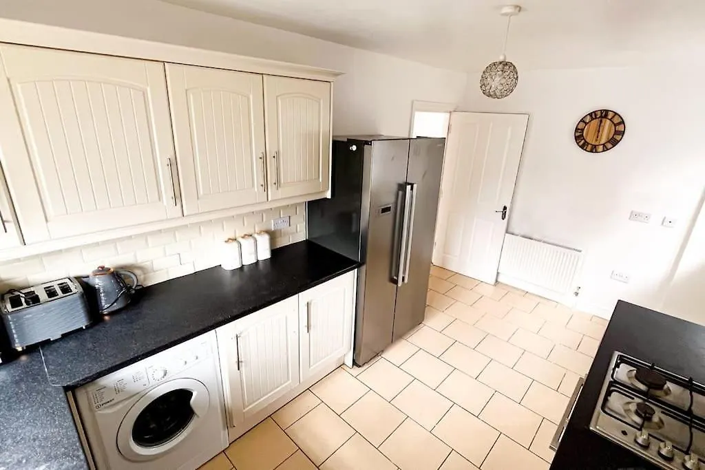 Luxury 4-Bed House In Dagenham, United Kingdom Villa Holiday home Dagenham