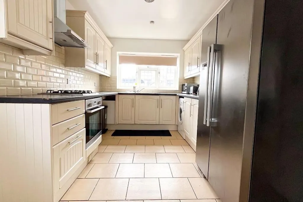 Luxury 4-Bed House In Dagenham, United Kingdom Villa Holiday home Dagenham